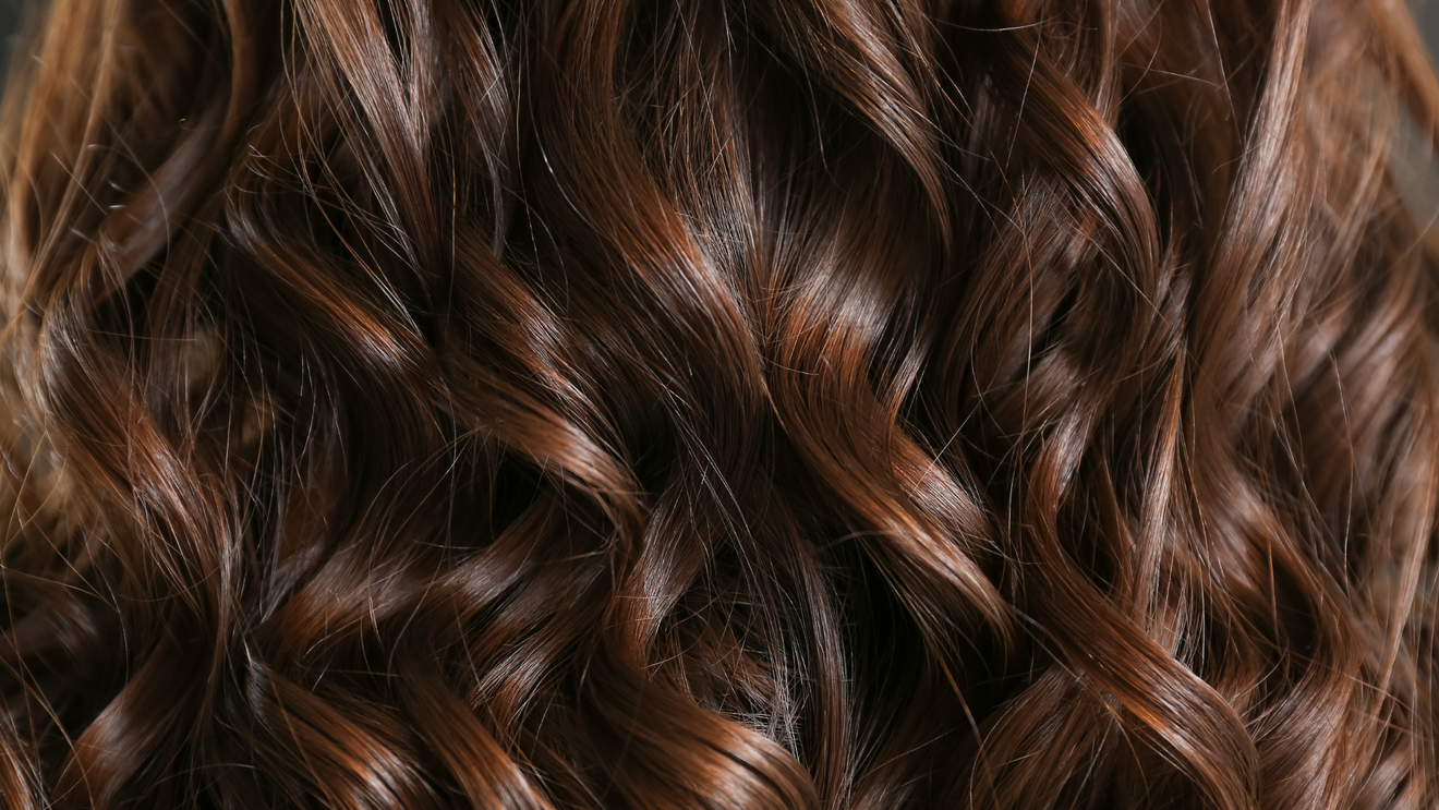 Bežné chyby v starostlivosti o vlasy, ktorým by si sa mala vyhnúť: Tipy pre zdravšie a krajšie vlasy